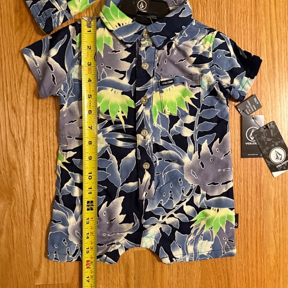 Volcom Baby Boy 1 Piece Outfit W/Matching Hat - Picture 9 of 10
